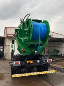 Sewer suction machine